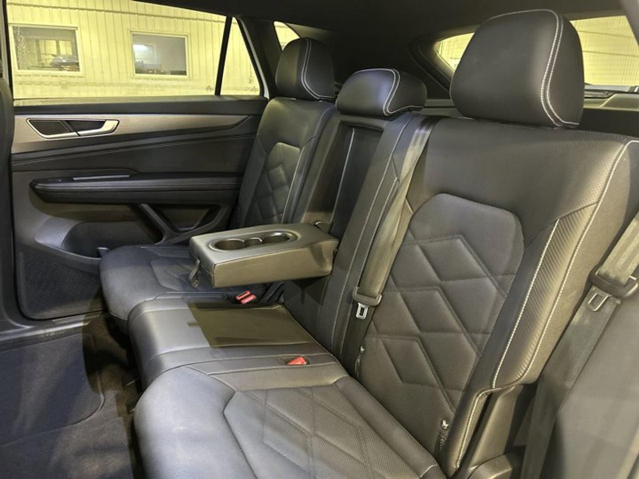 2025 Volkswagen Atlas Cross Sport Comfortline 4MOTION | No accidents Photo