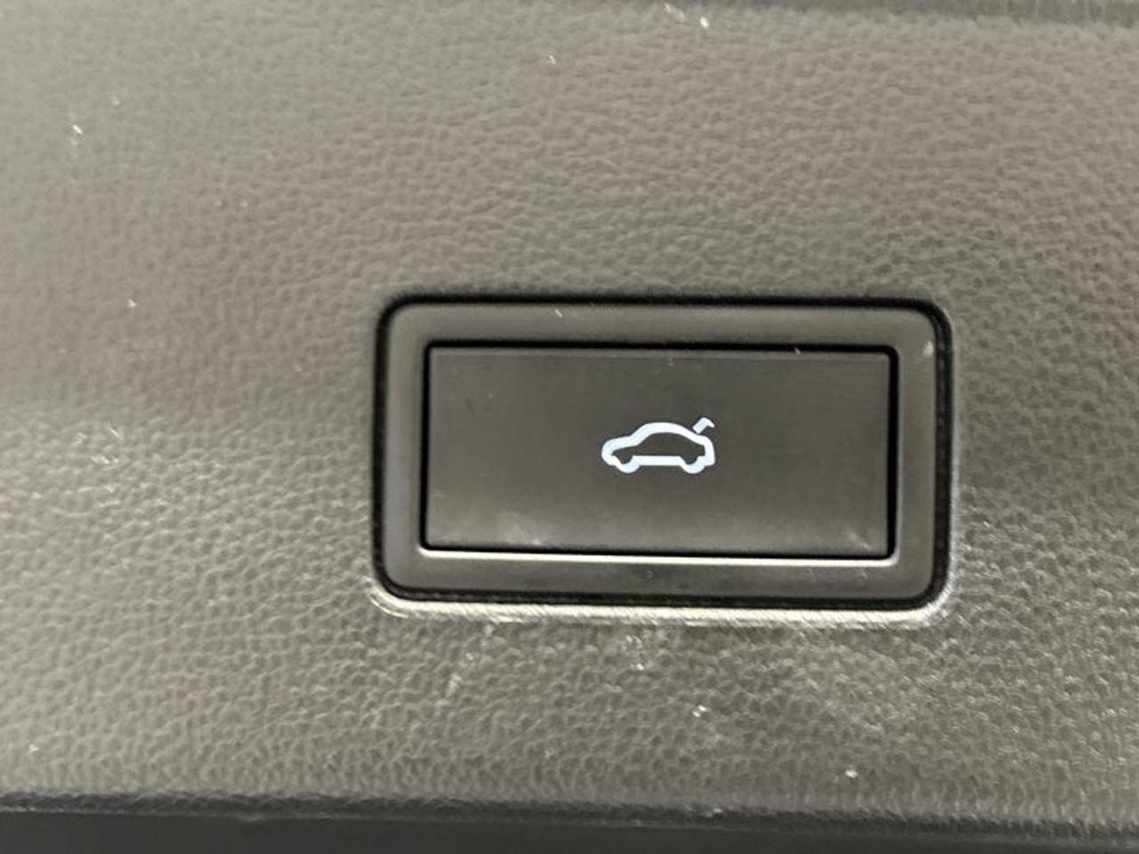 2025 Volkswagen Atlas Cross Sport Comfortline 4MOTION | No accidents Photo