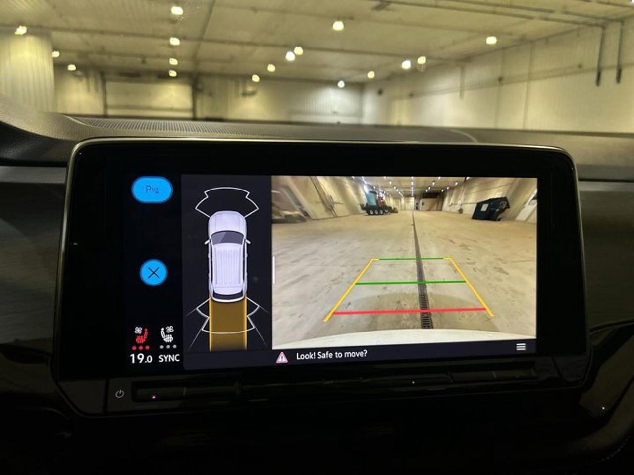 2025 Volkswagen Atlas Cross Sport Comfortline 4MOTION | No accidents Photo