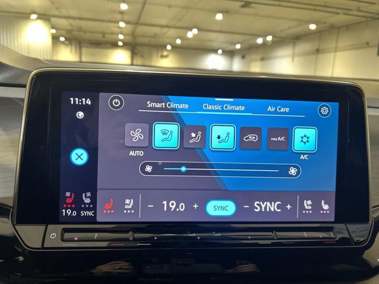 2025 Volkswagen Atlas Cross Sport Comfortline 4MOTION | No accidents Photo