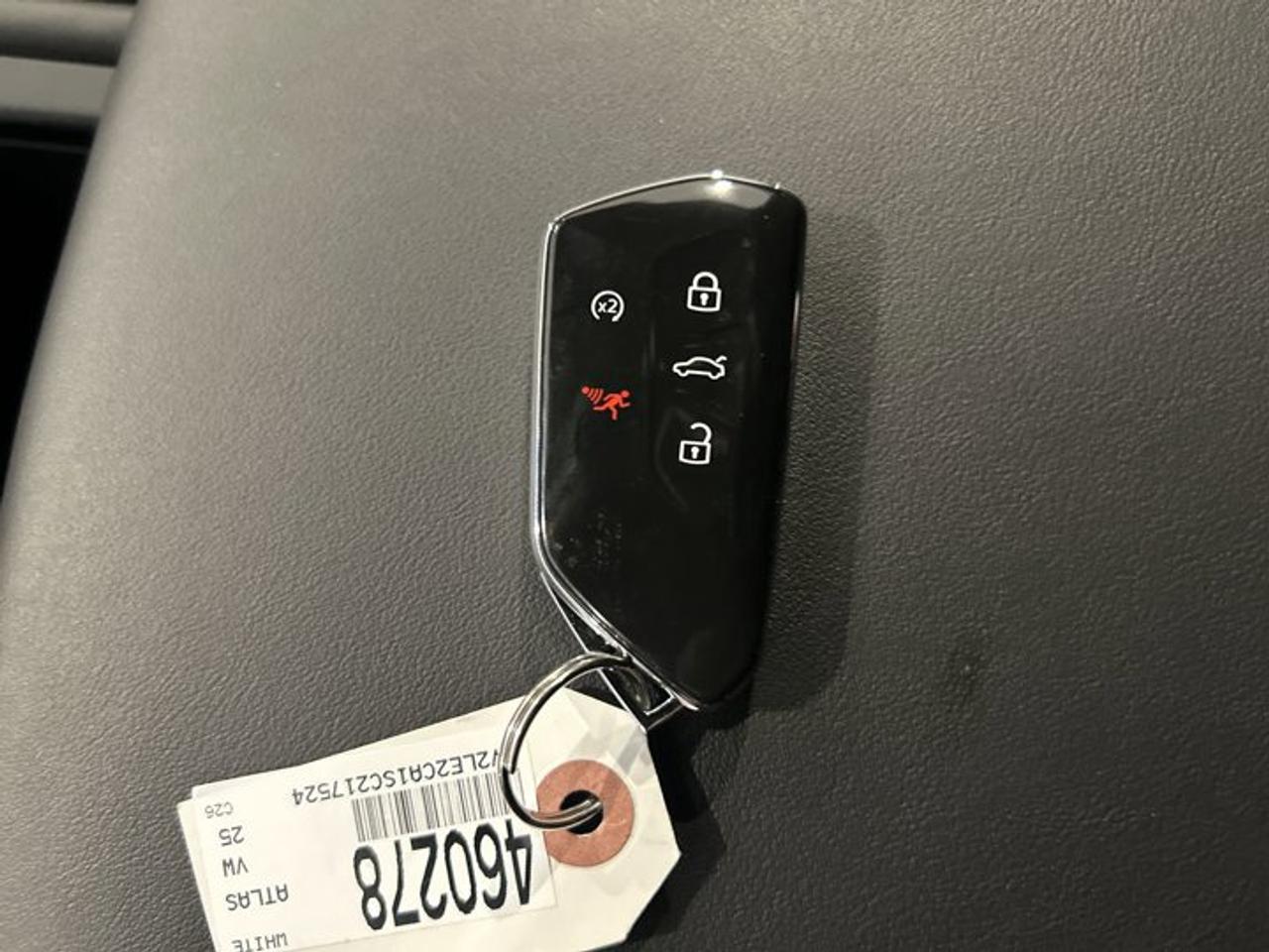 2025 Volkswagen Atlas Cross Sport Comfortline 4MOTION | No accidents Photo