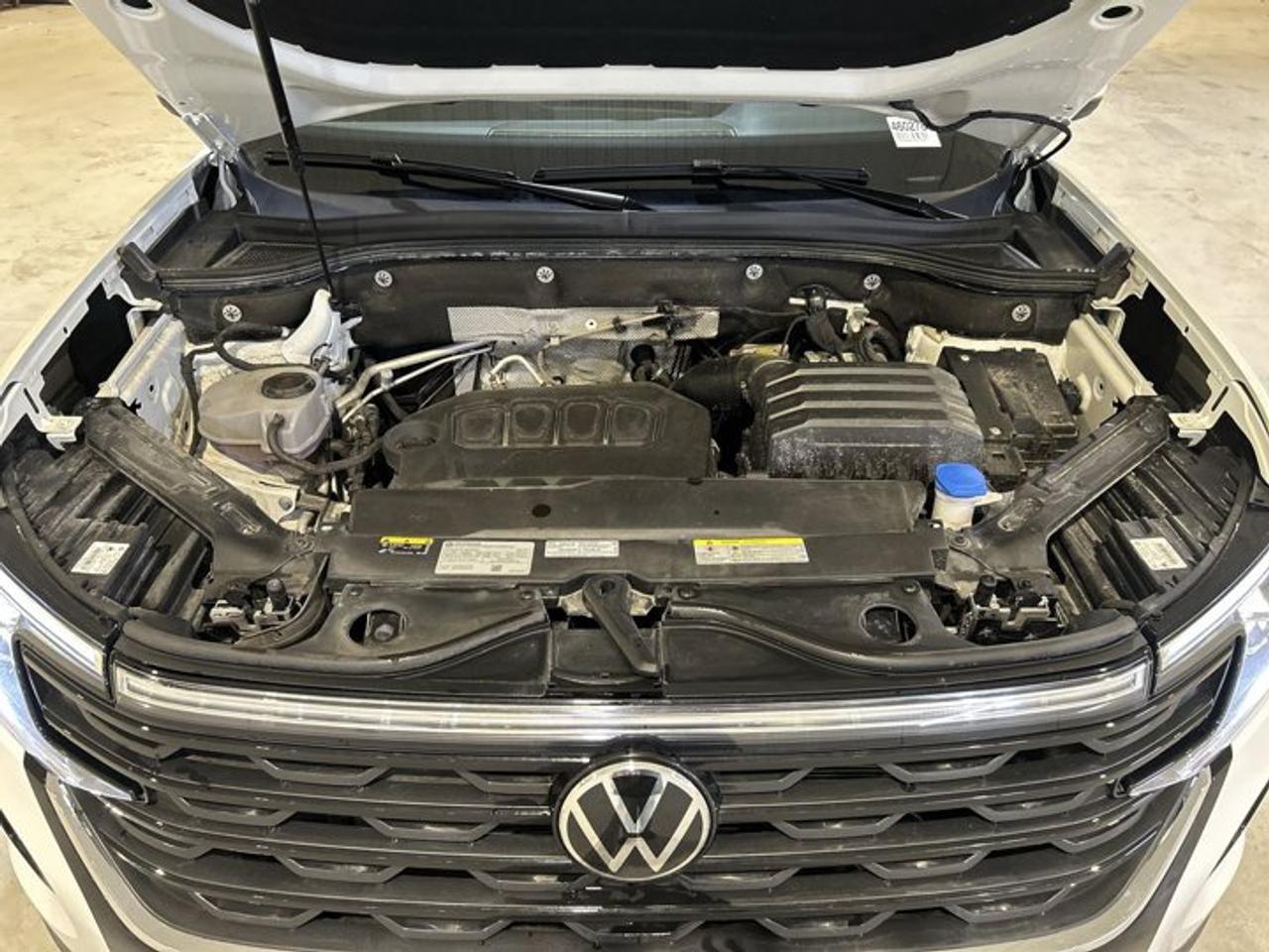 2025 Volkswagen Atlas Cross Sport Comfortline 4MOTION | No accidents Photo