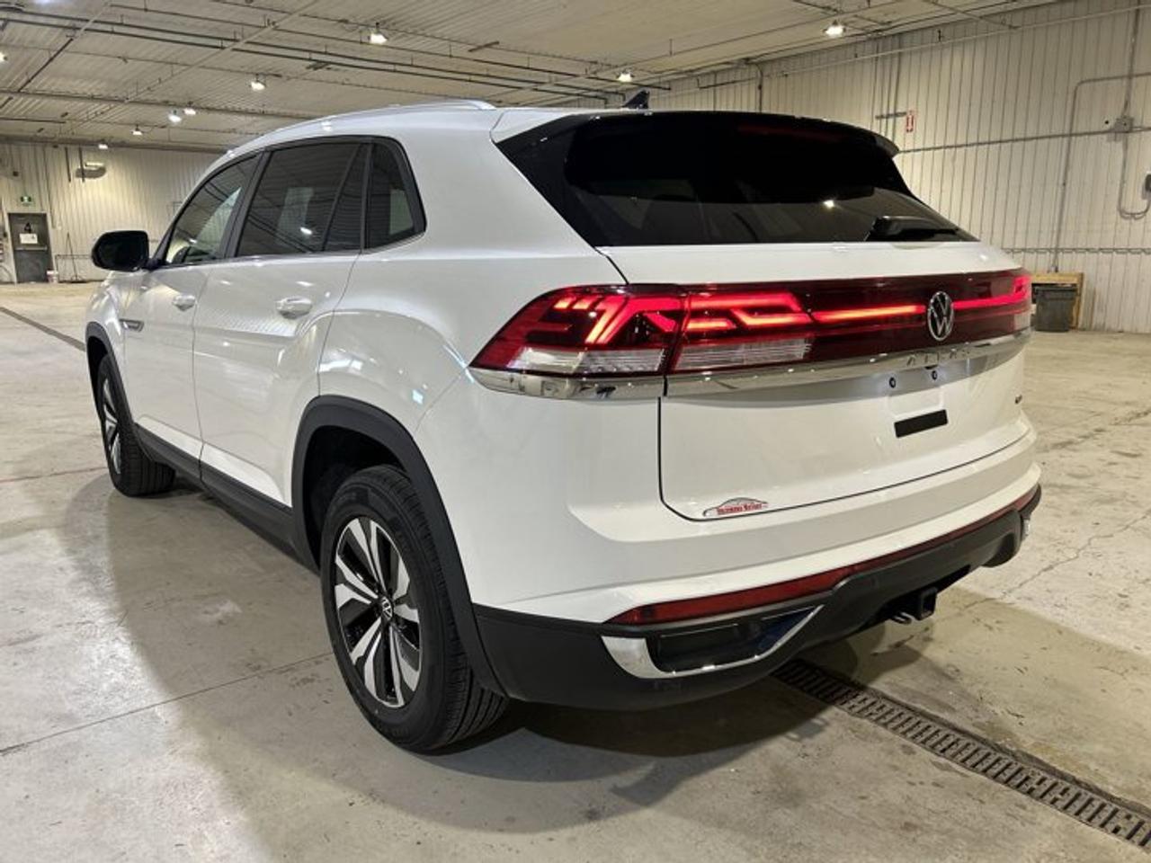 2025 Volkswagen Atlas Cross Sport Comfortline 4MOTION | No accidents Photo