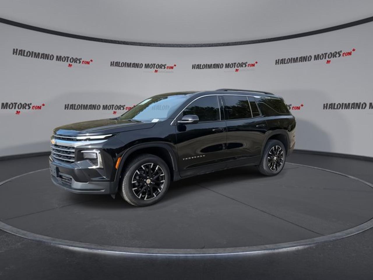 2025 Chevrolet Traverse LT AWD | One owner | No accidents |Leather | Panoramic Roof | Heated Steering Wheel Photo