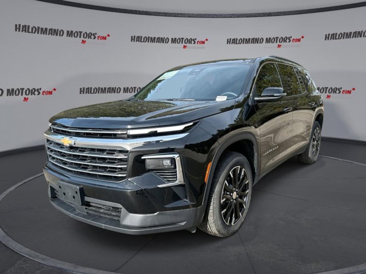 2025 Chevrolet Traverse LT AWD | One owner | No accidents |Leather | Panoramic Roof | Heated Steering Wheel Photo0