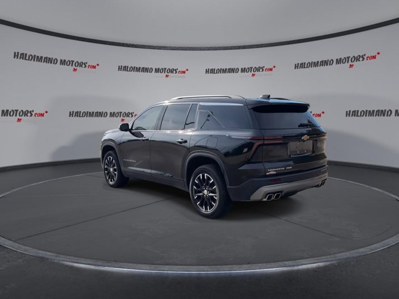 2025 Chevrolet Traverse LT AWD | One owner | No accidents |Leather | Panoramic Roof | Heated Steering Wheel Photo