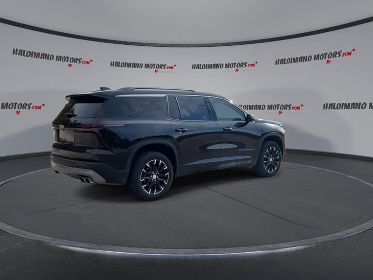 2025 Chevrolet Traverse LT AWD | One owner | No accidents |Leather | Panoramic Roof | Heated Steering Wheel Photo