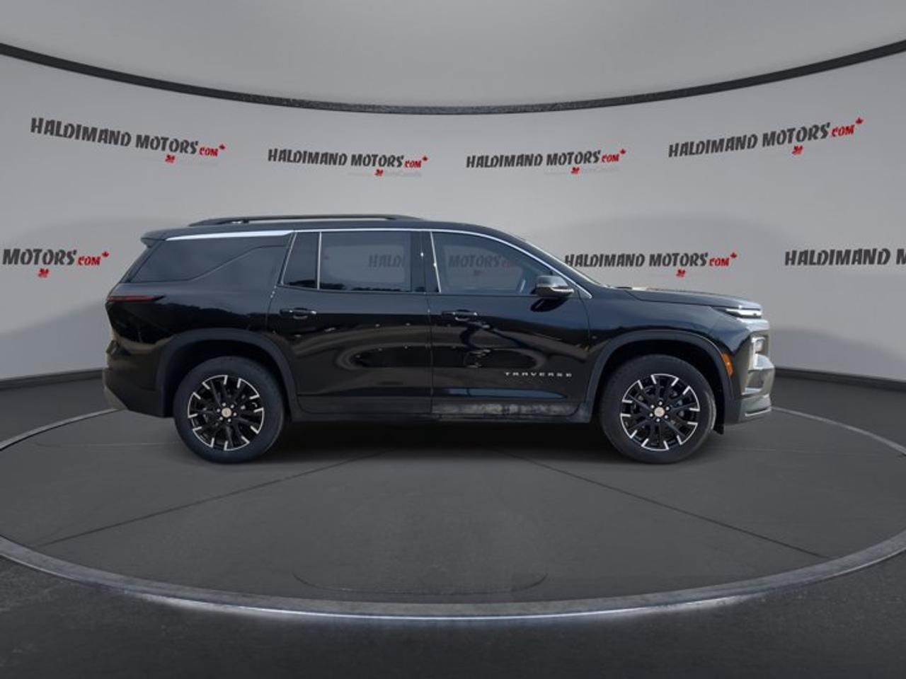 2025 Chevrolet Traverse LT AWD | One owner | No accidents |Leather | Panoramic Roof | Heated Steering Wheel Photo