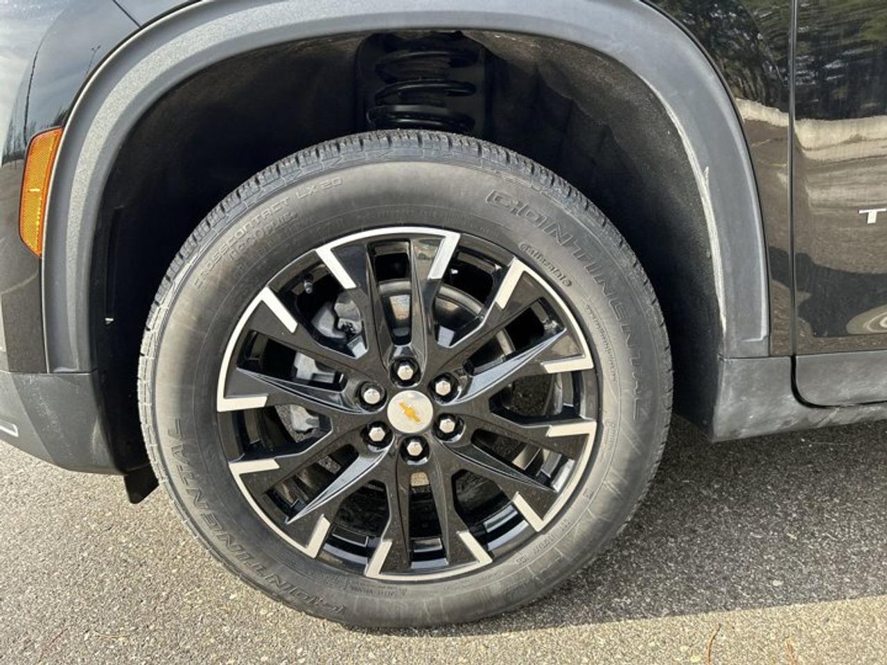 2025 Chevrolet Traverse LT AWD | One owner | No accidents |Leather | Panoramic Roof | Heated Steering Wheel Photo