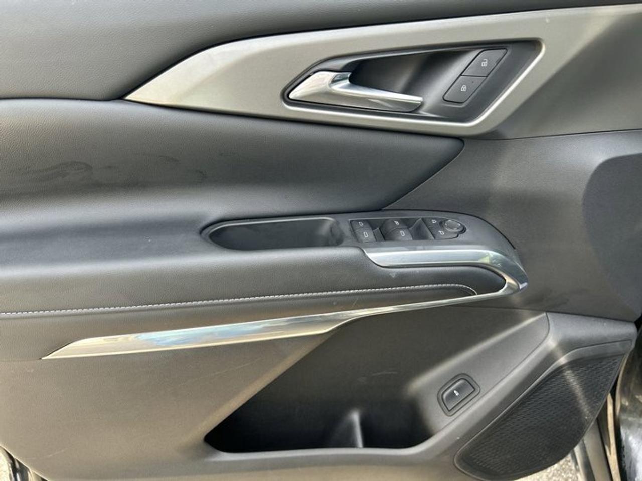 2025 Chevrolet Traverse LT AWD | One owner | No accidents |Leather | Panoramic Roof | Heated Steering Wheel Photo