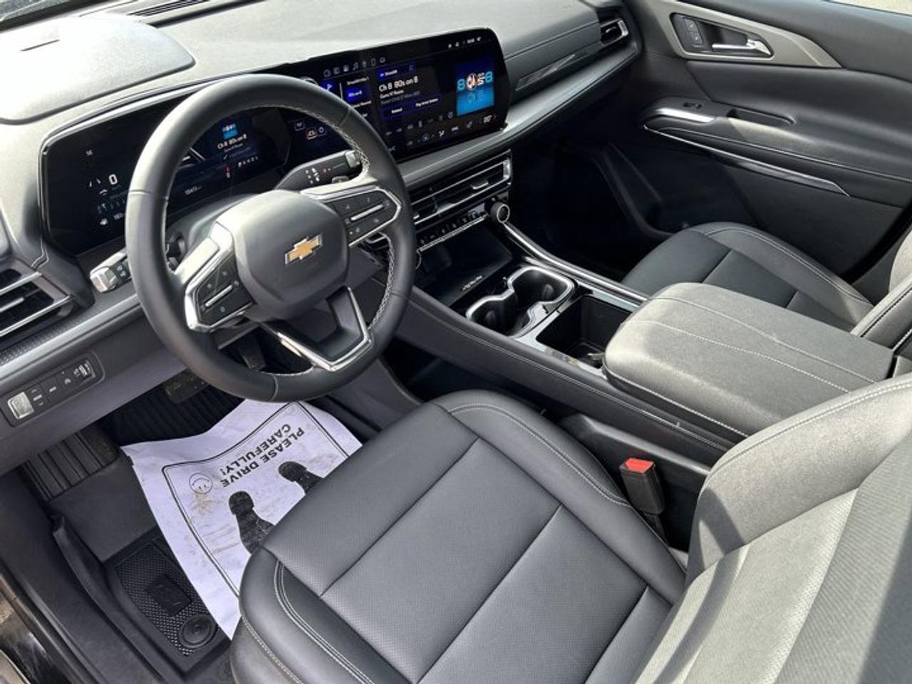 2025 Chevrolet Traverse LT AWD | One owner | No accidents |Leather | Panoramic Roof | Heated Steering Wheel Photo