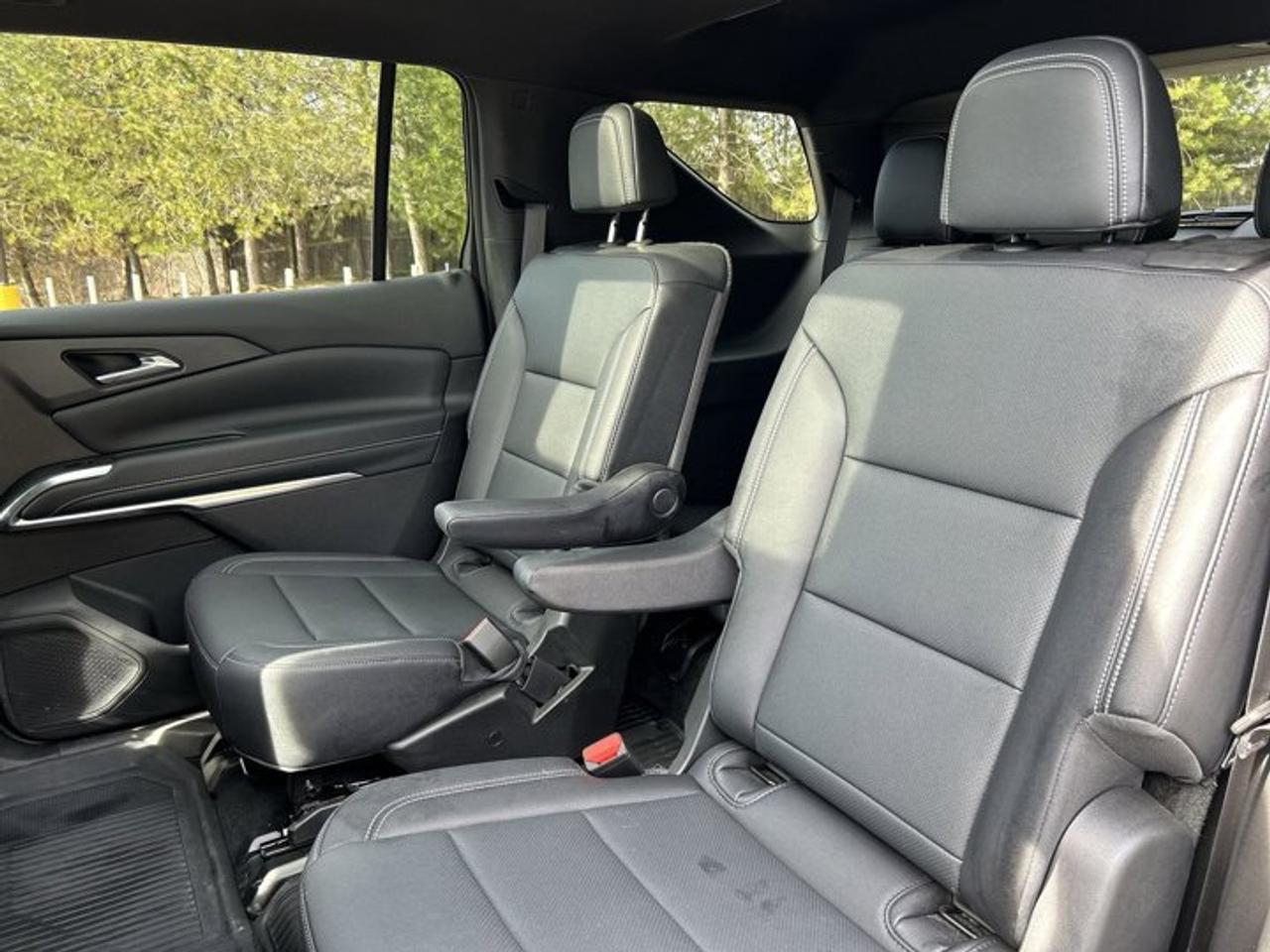 2025 Chevrolet Traverse LT AWD | One owner | No accidents |Leather | Panoramic Roof | Heated Steering Wheel Photo