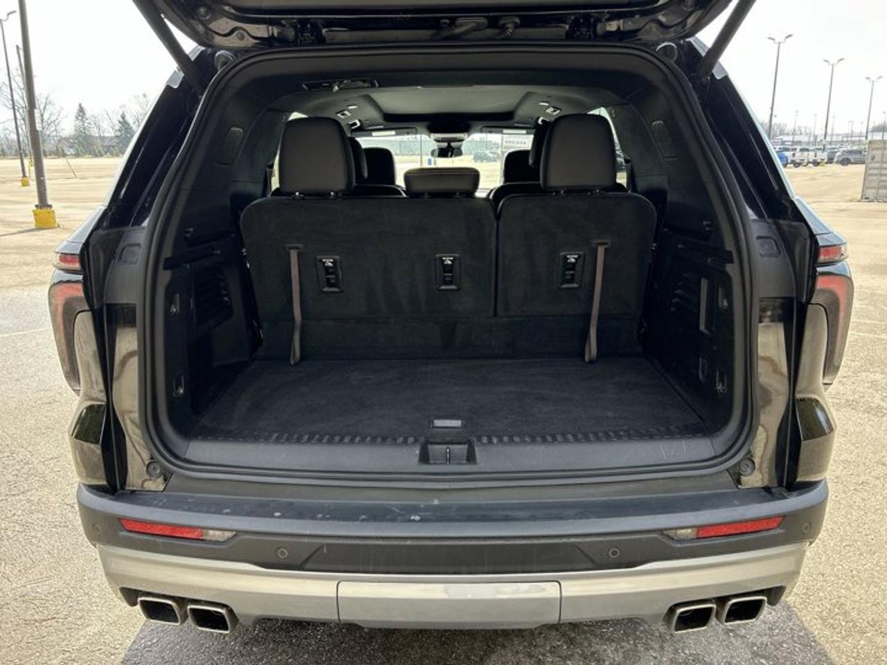 2025 Chevrolet Traverse LT AWD | One owner | No accidents |Leather | Panoramic Roof | Heated Steering Wheel Photo