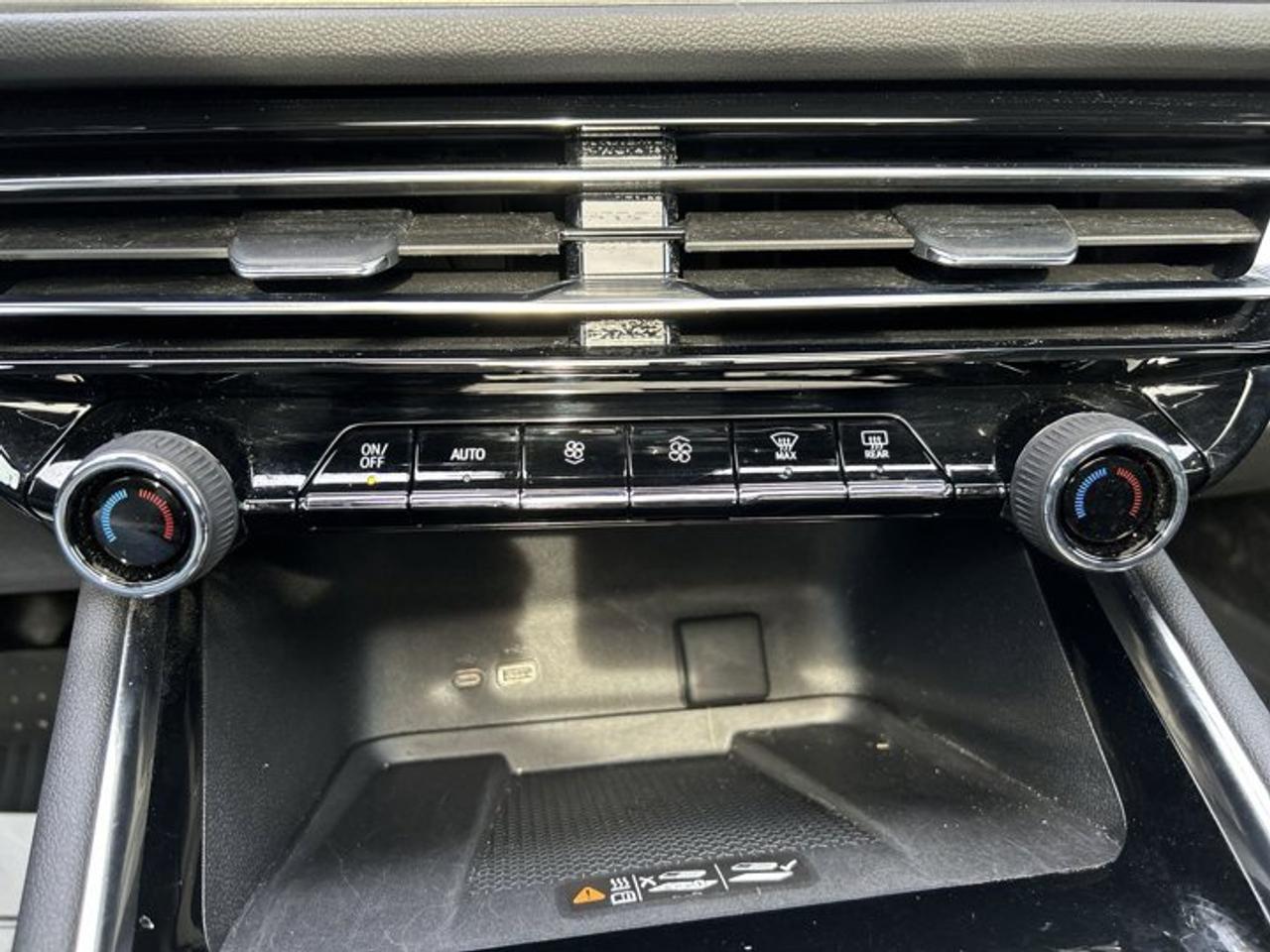 2025 Chevrolet Traverse LT AWD | One owner | No accidents |Leather | Panoramic Roof | Heated Steering Wheel Photo