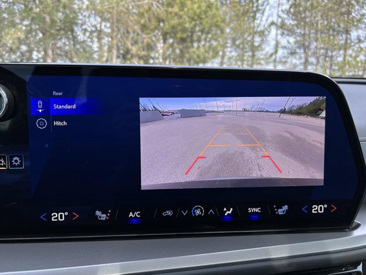 2025 Chevrolet Traverse LT AWD | One owner | No accidents |Leather | Panoramic Roof | Heated Steering Wheel Photo