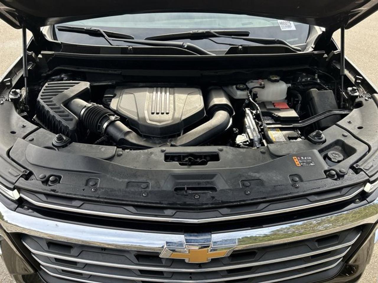 2025 Chevrolet Traverse LT AWD | One owner | No accidents |Leather | Panoramic Roof | Heated Steering Wheel Photo