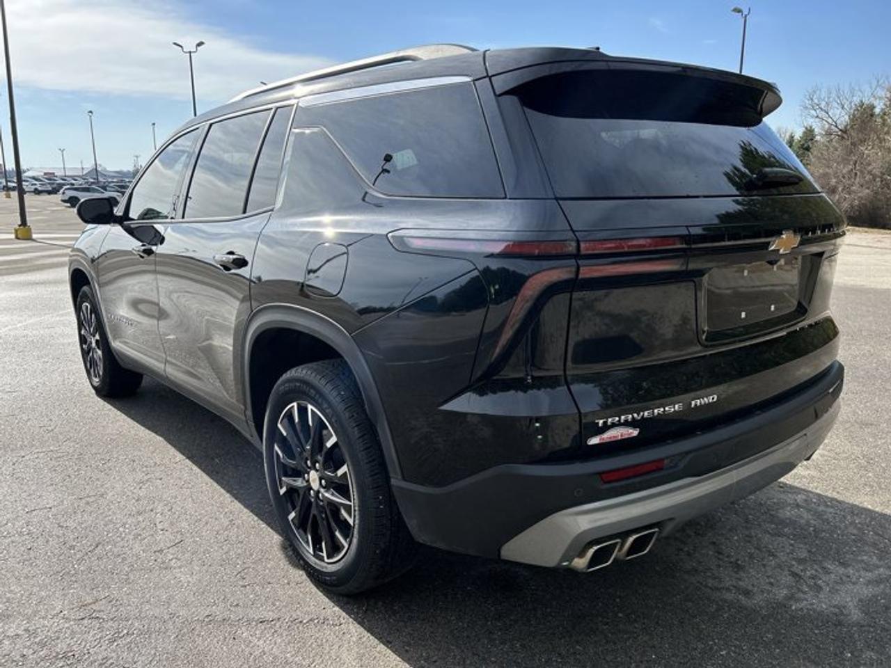 2025 Chevrolet Traverse LT AWD | One owner | No accidents |Leather | Panoramic Roof | Heated Steering Wheel Photo