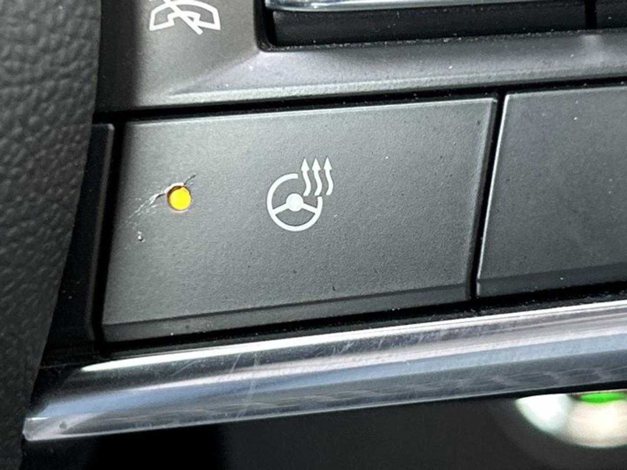 2025 Chevrolet Traverse LT AWD | One owner | No accidents |Leather | Panoramic Roof | Heated Steering Wheel Photo