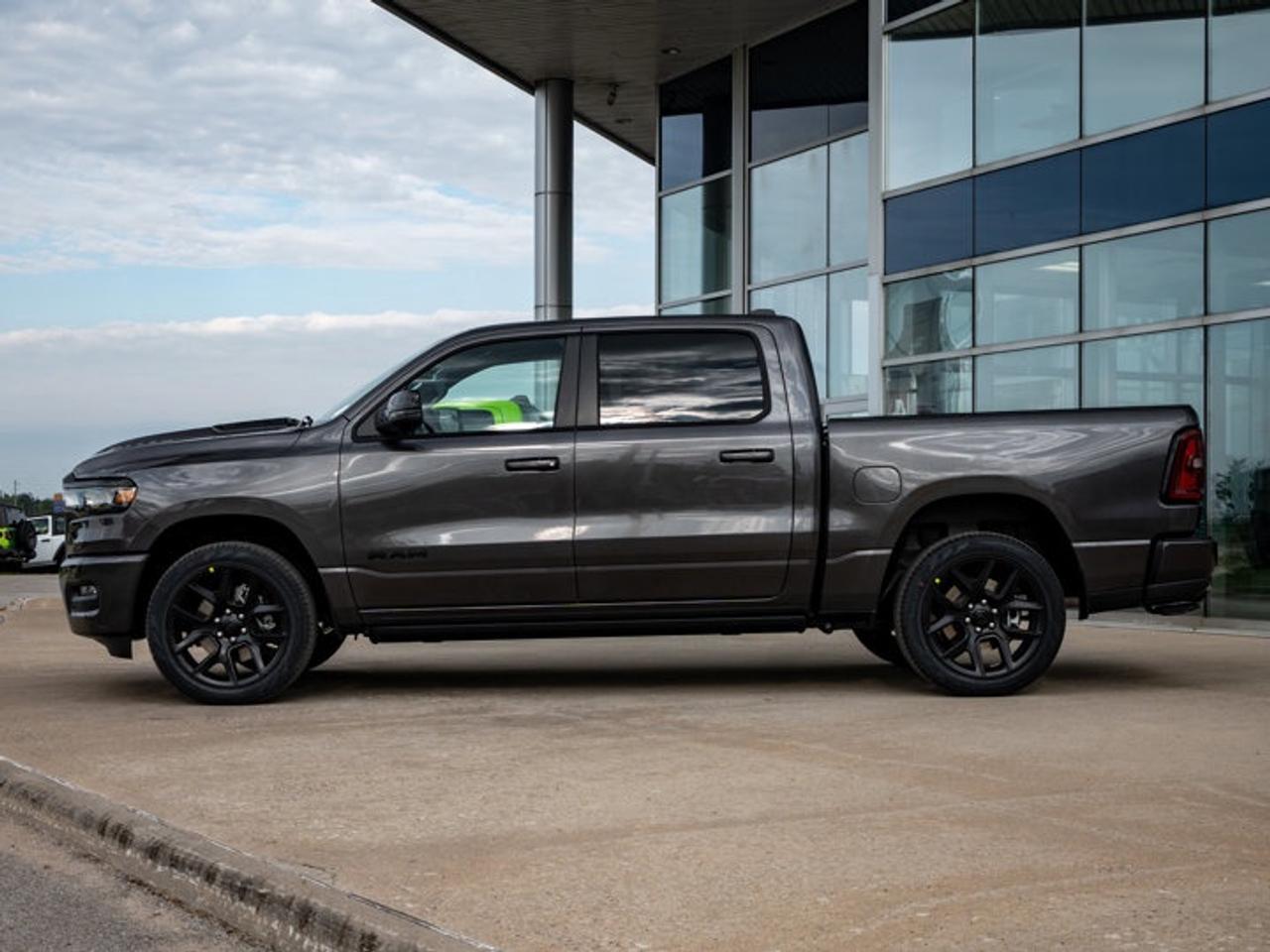 2026 RAM 1500 SPORT Photo4
