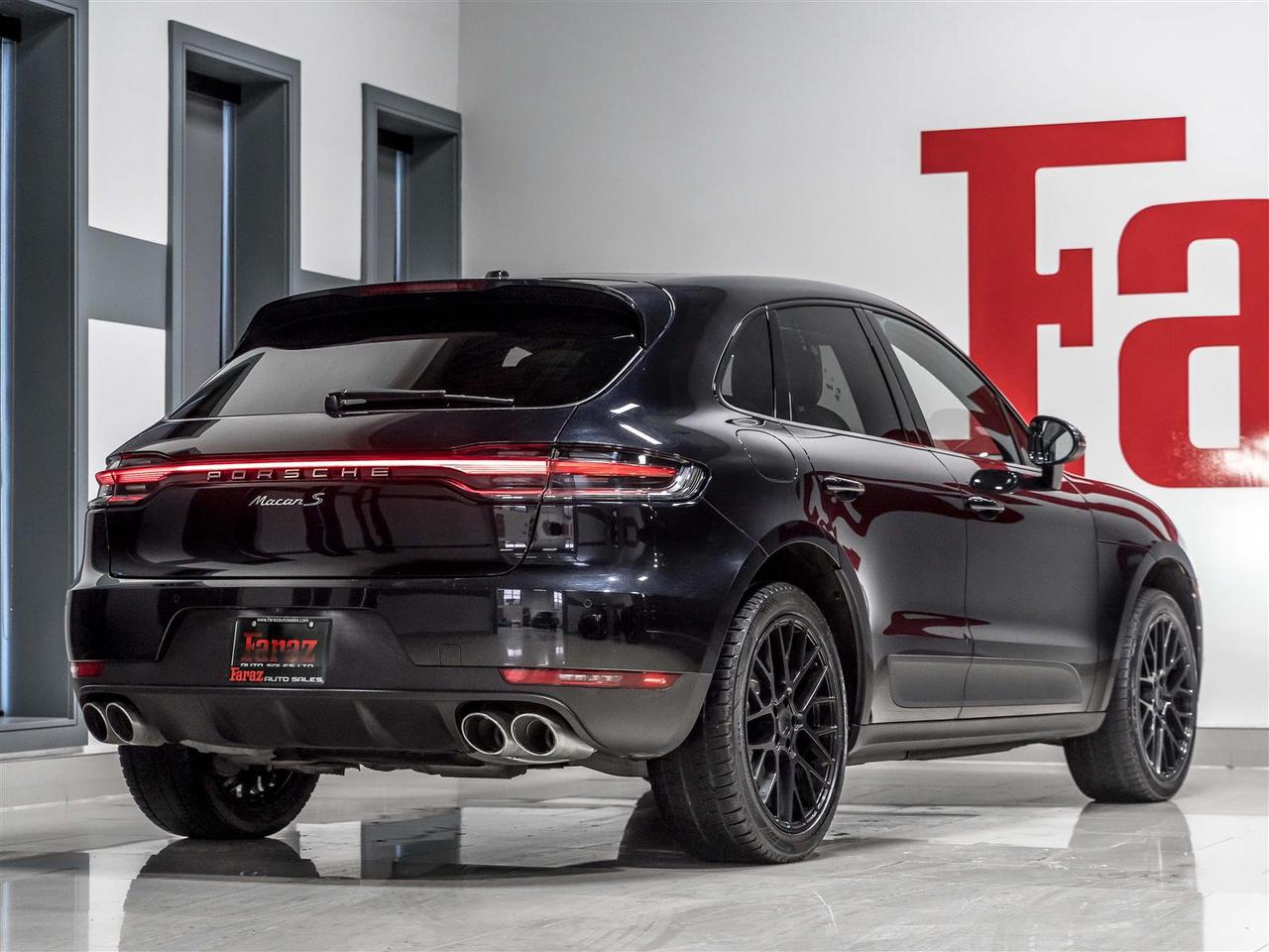 2019 Porsche Macan S|PREMIUM PLUS|2 SETS RIMS & TIRES|ACCIDENT FREE Photo