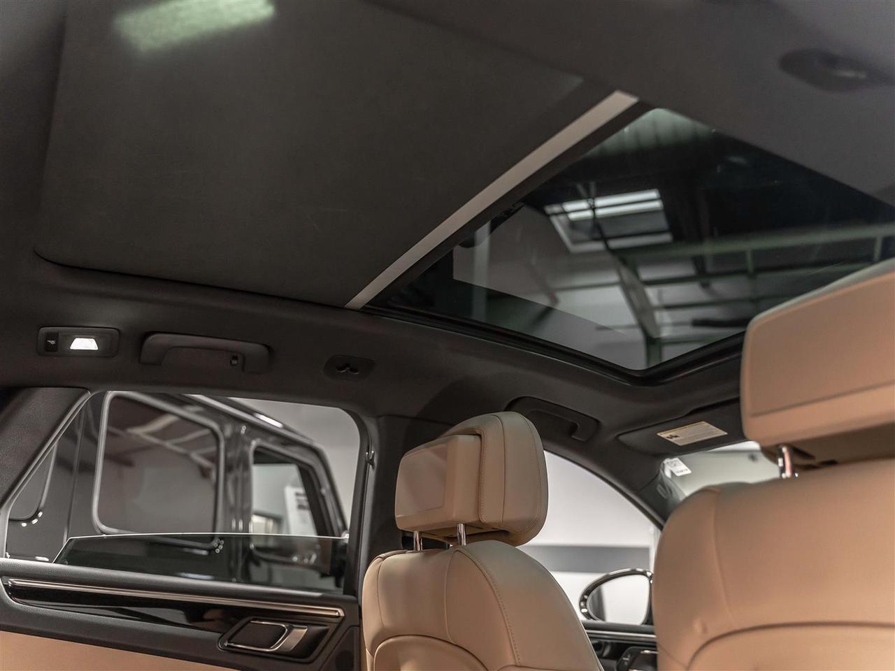 2019 Porsche Macan S|PREMIUM PLUS|2 SETS RIMS & TIRES|ACCIDENT FREE Photo