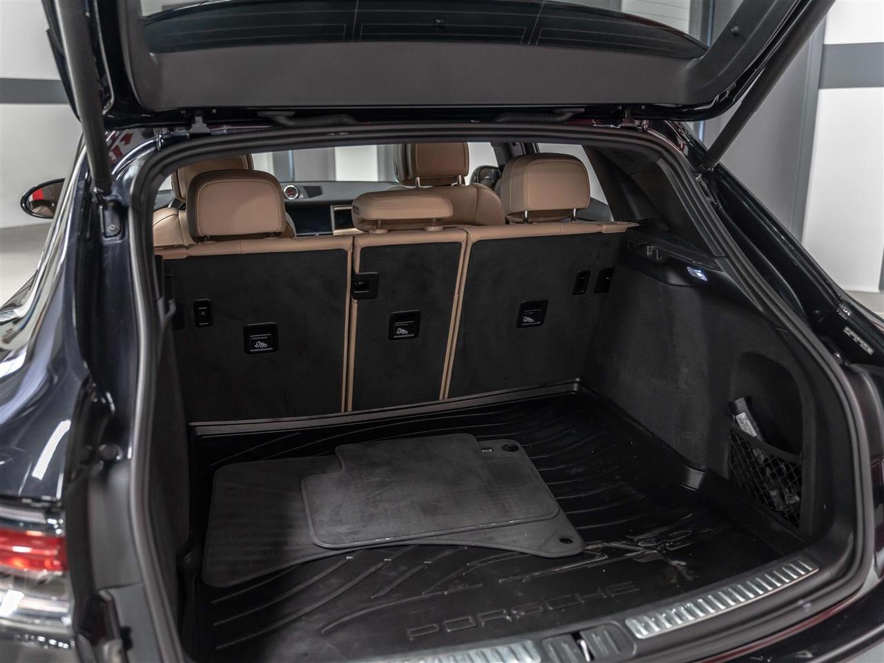 2019 Porsche Macan S|PREMIUM PLUS|2 SETS RIMS & TIRES|ACCIDENT FREE Photo