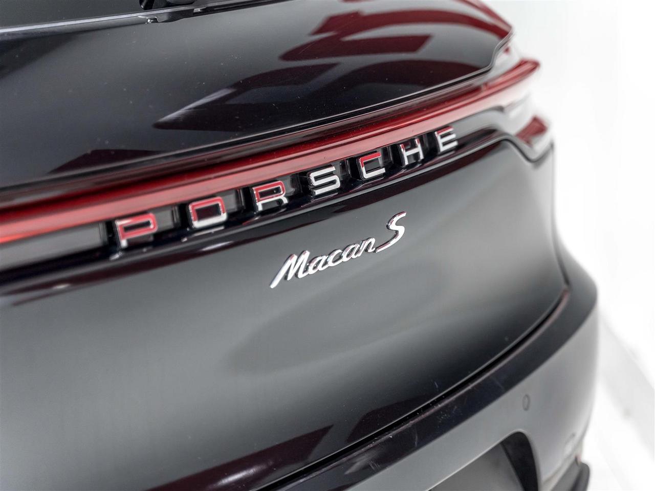 2019 Porsche Macan S|PREMIUM PLUS|2 SETS RIMS & TIRES|ACCIDENT FREE Photo