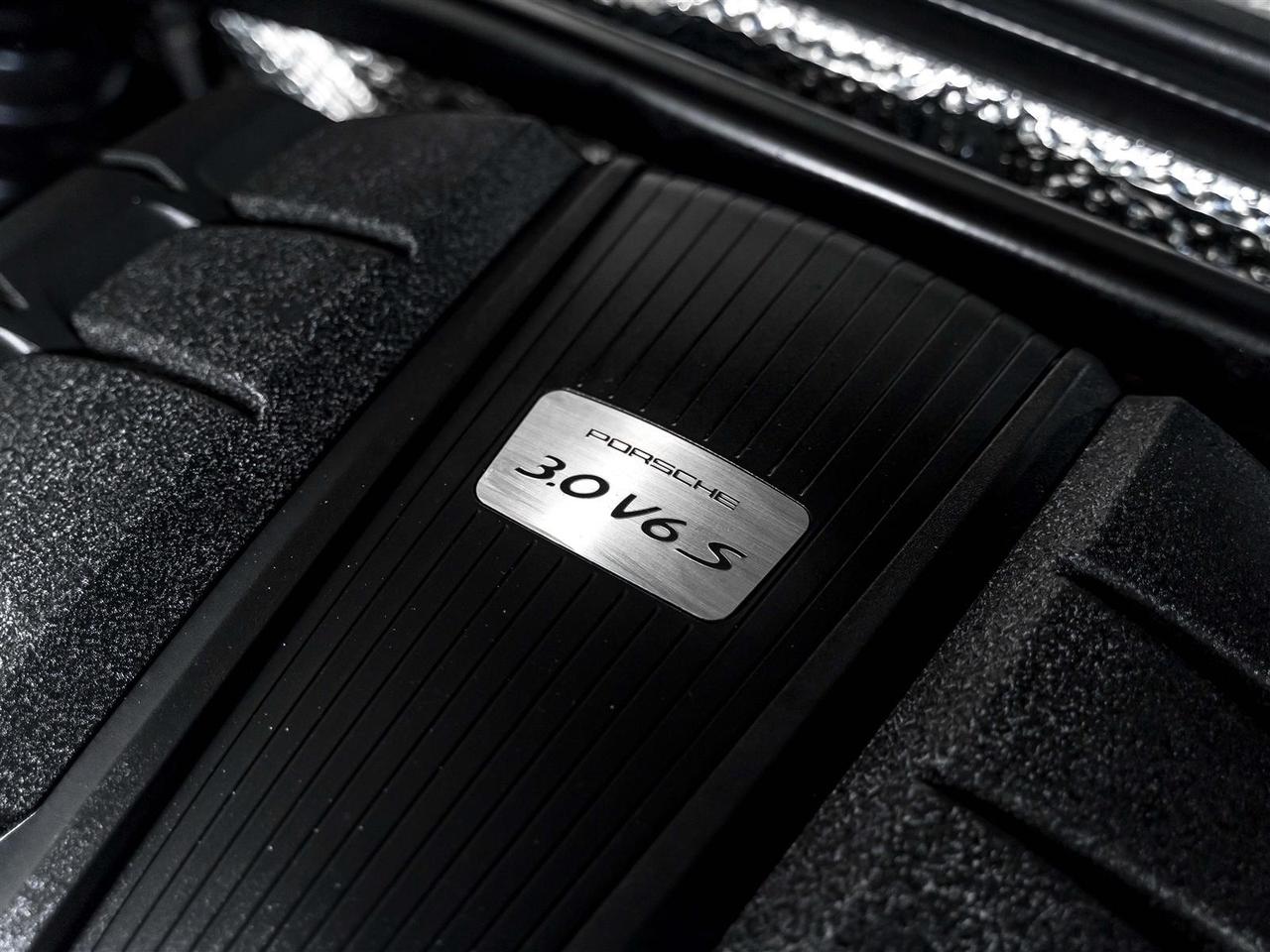 2019 Porsche Macan S|PREMIUM PLUS|2 SETS RIMS & TIRES|ACCIDENT FREE Photo