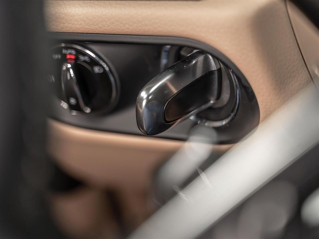 2019 Porsche Macan S|PREMIUM PLUS|2 SETS RIMS & TIRES|ACCIDENT FREE Photo