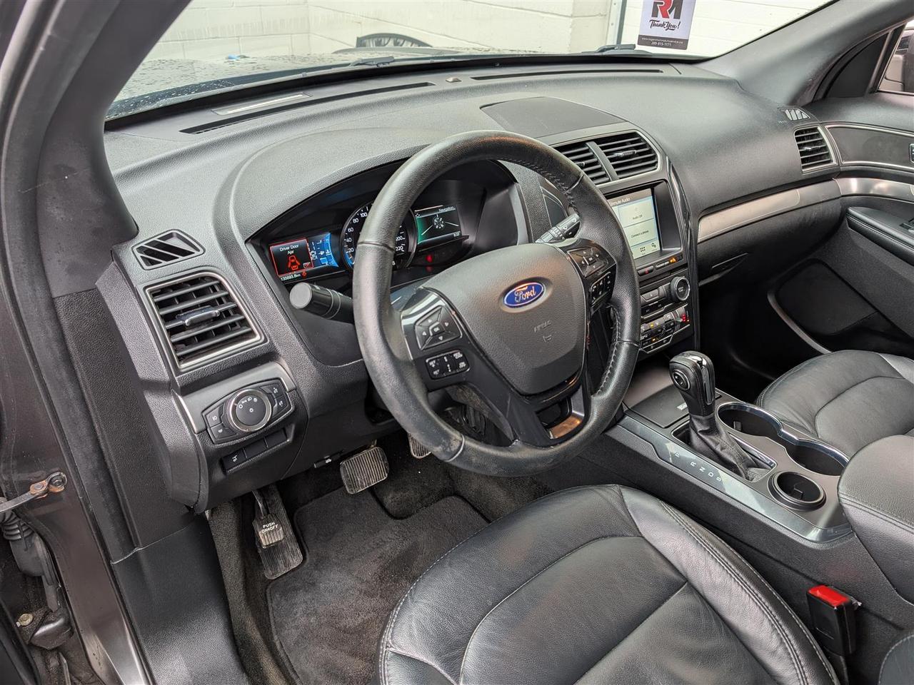 2018 Ford Explorer XLT - NAVI -  7 PASS - LEATHER - TECH FEATURES Photo