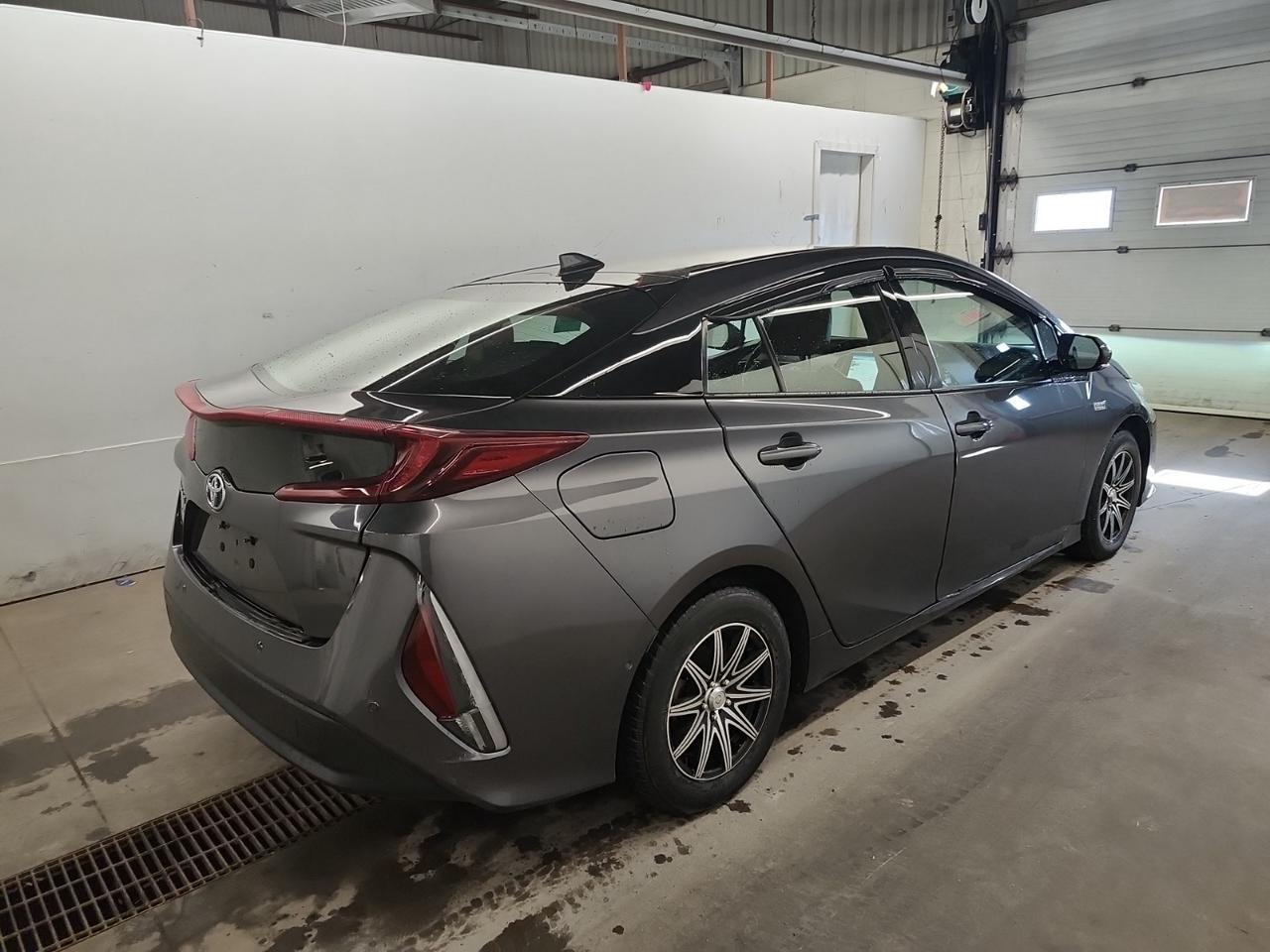 2019 Toyota Prius Prime UPGRADE | NAV | LEATHER | 9 SERV RECORDS Photo3