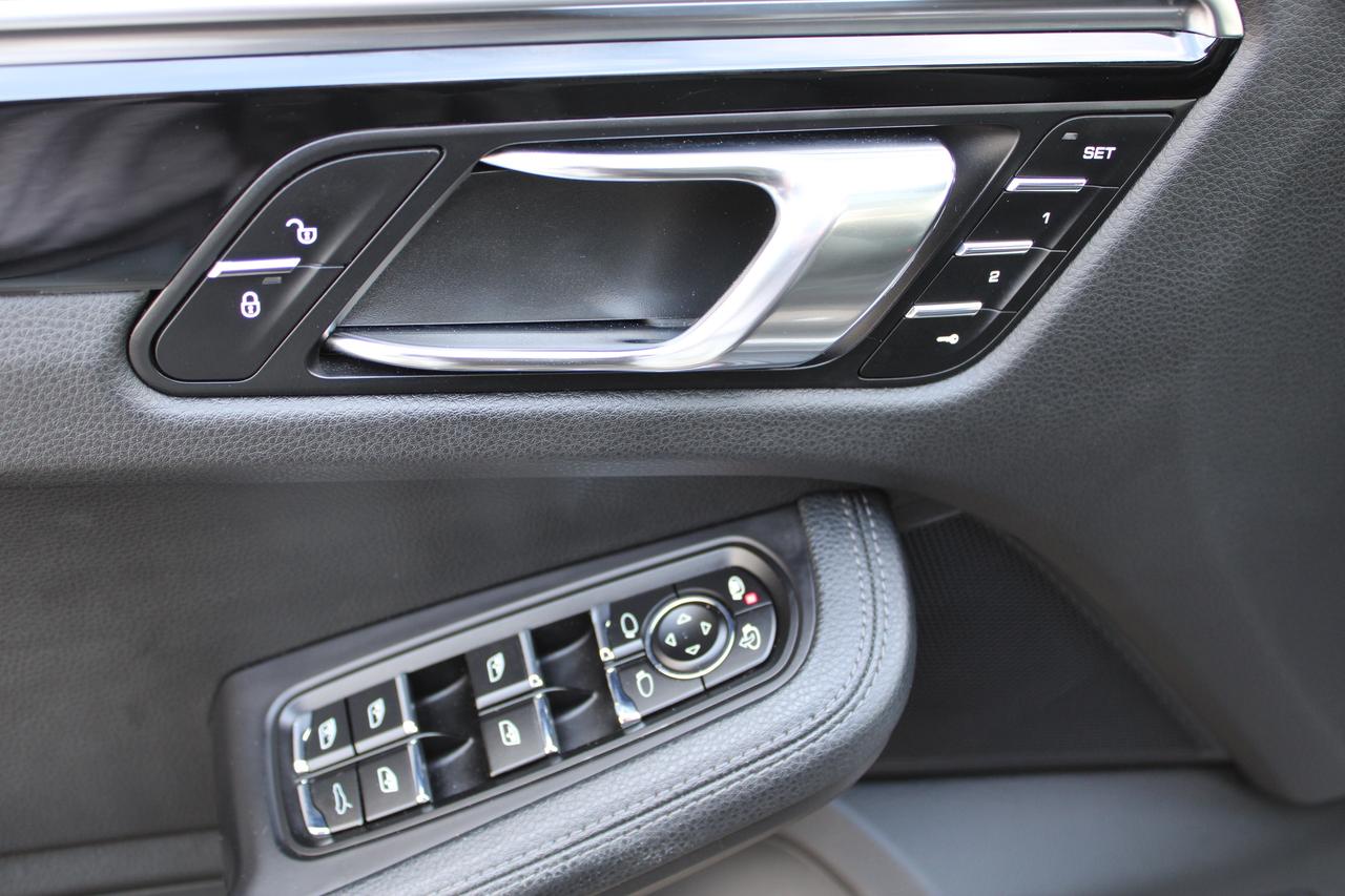 2016 Porsche Macan S Photo