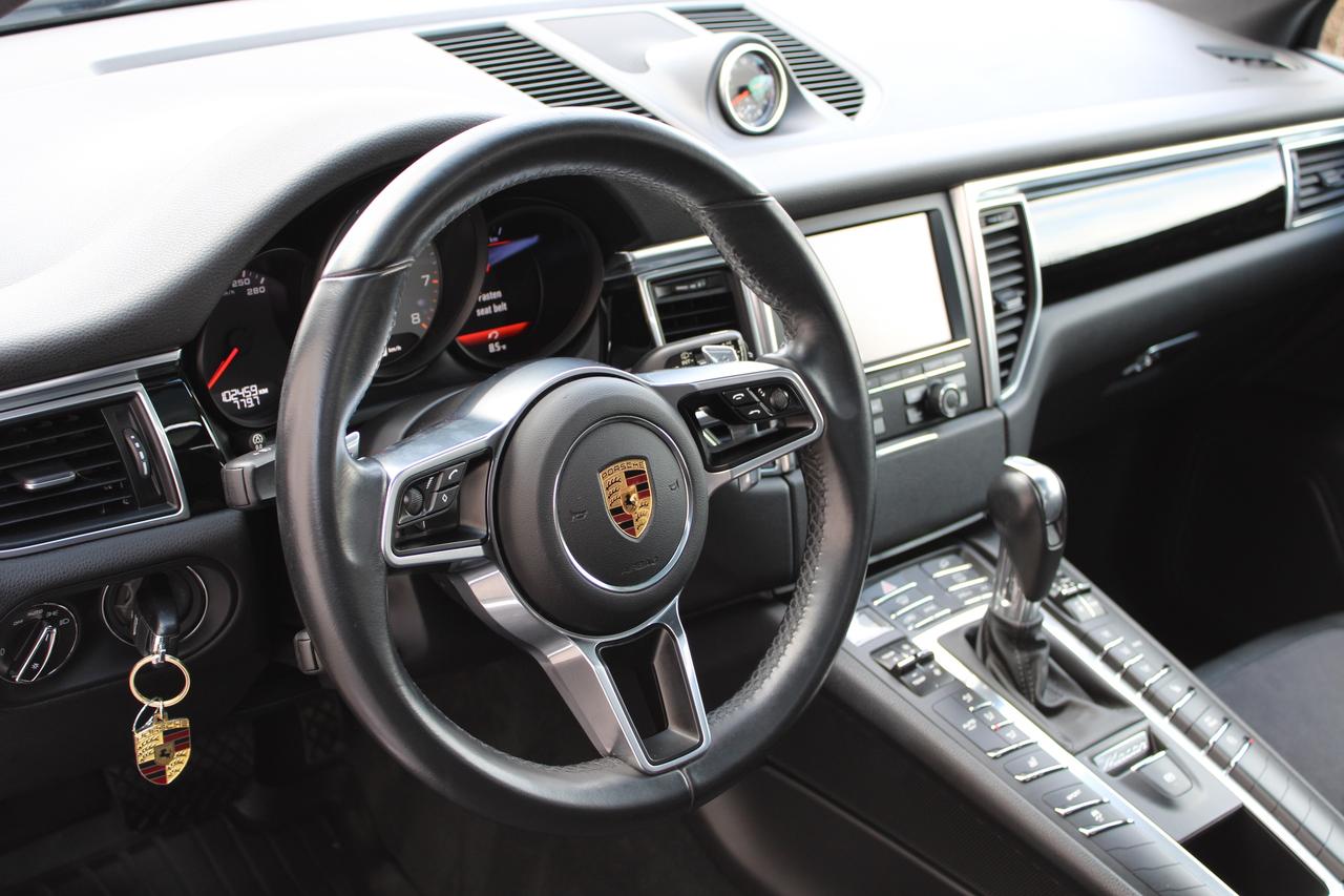 2016 Porsche Macan S Photo