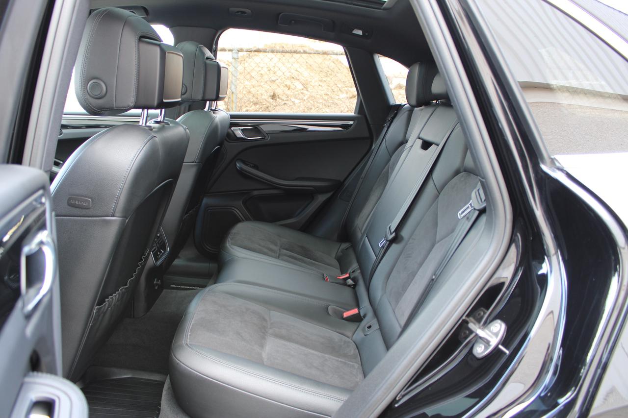 2016 Porsche Macan S Photo