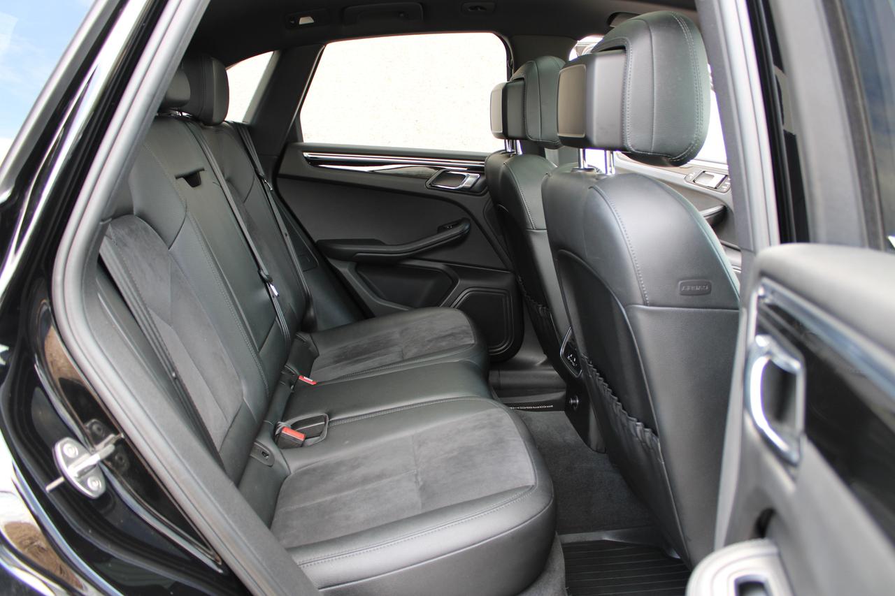 2016 Porsche Macan S Photo