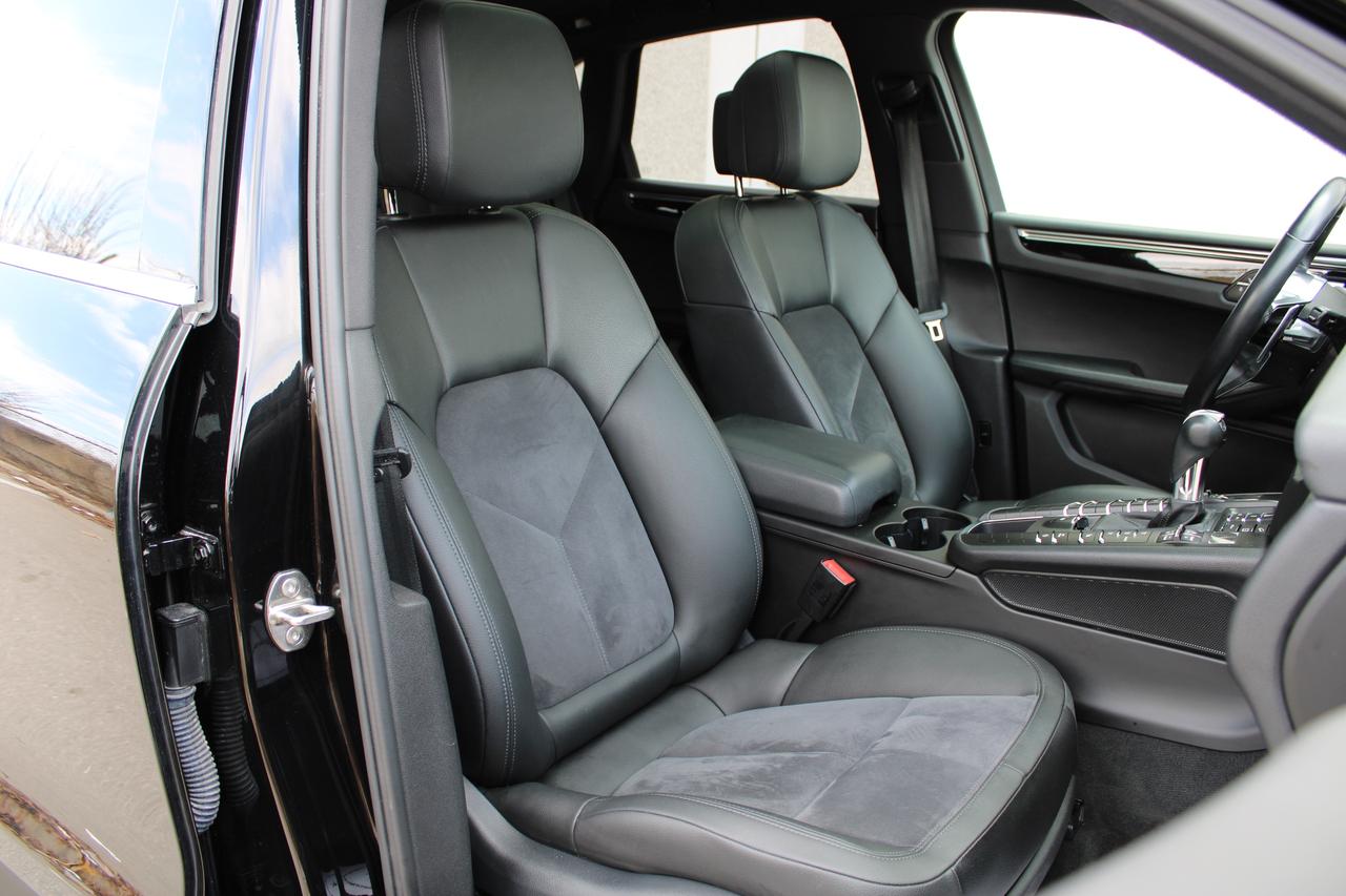 2016 Porsche Macan S Photo