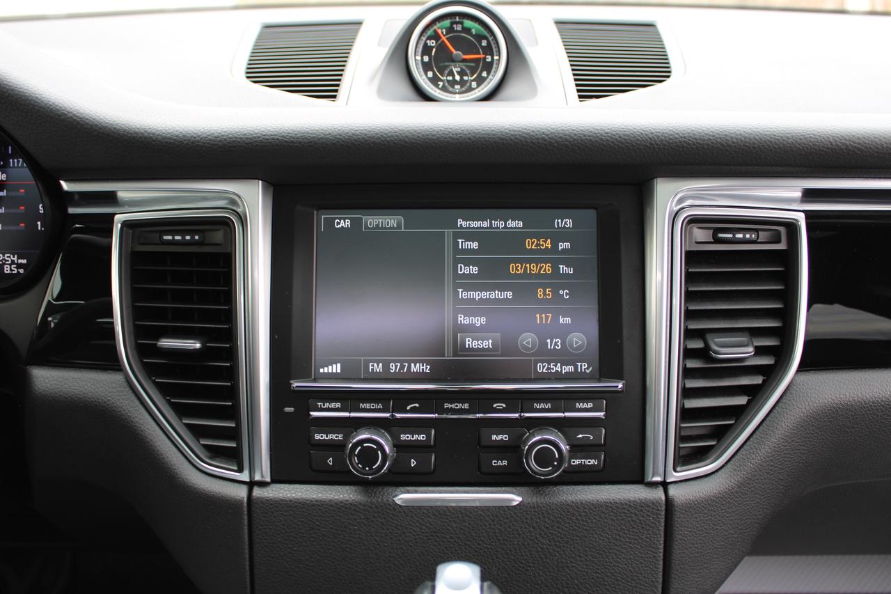 2016 Porsche Macan S Photo