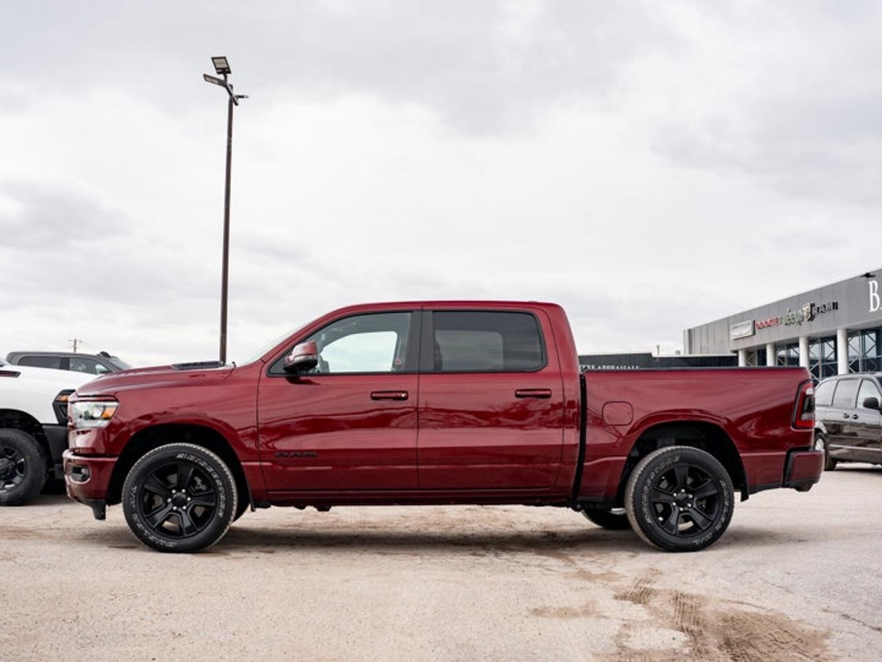 2024 RAM 1500 SPORT Photo4