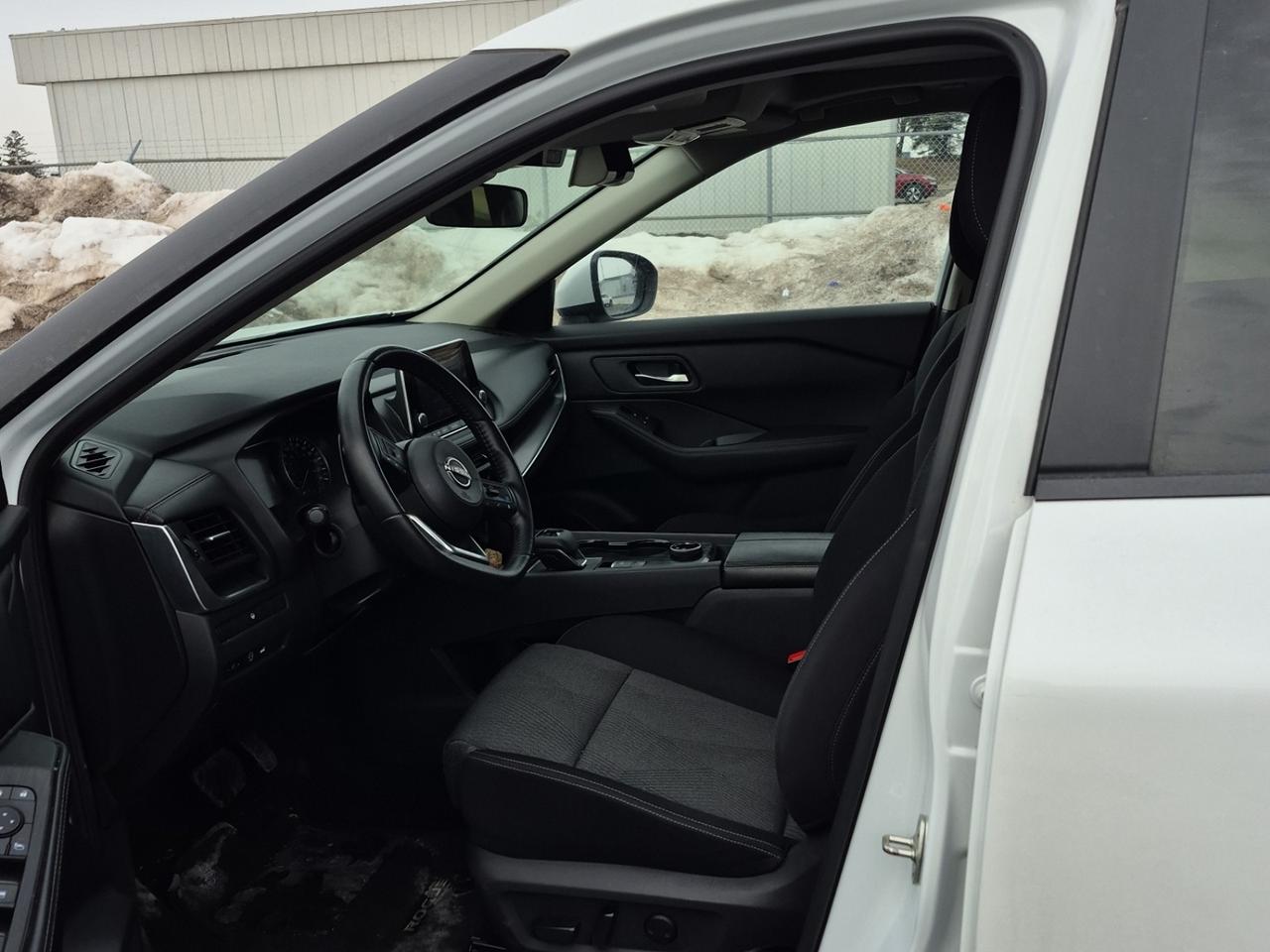 2024 Nissan Rogue SV MOONROOF Photo