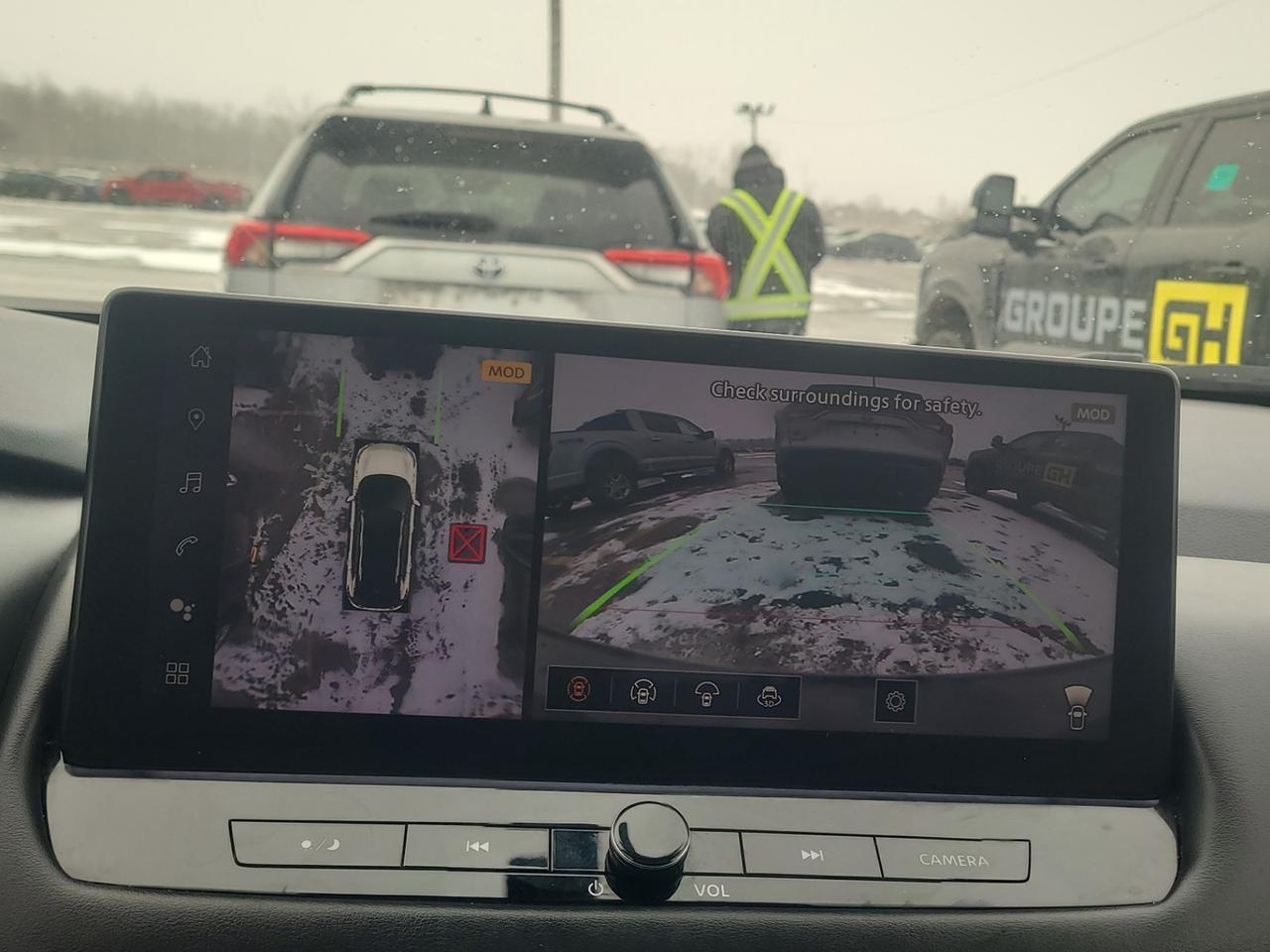 2024 Nissan Rogue SL Photo2