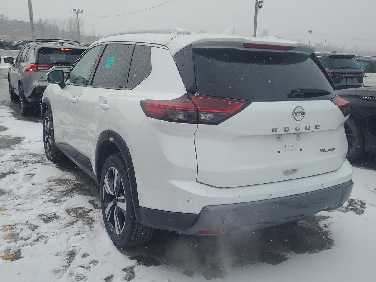 2024 Nissan Rogue SL Photo