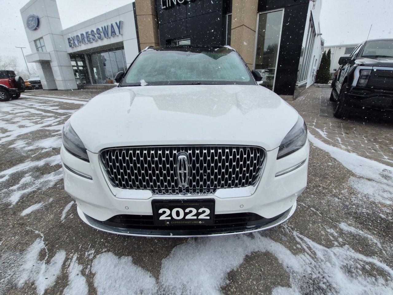 2022 Lincoln Corsair RESERVE! 201A PACK, LEATHER, MOONROOF, NEW TIRES! Photo