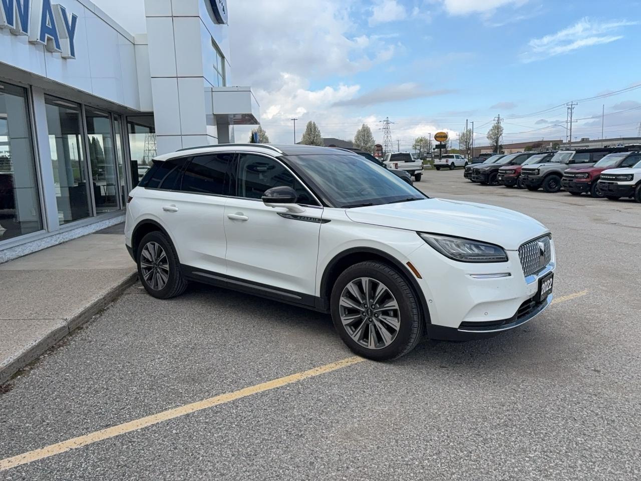 2022 Lincoln Corsair RESERVE! 201A PACK, LEATHER, MOONROOF, NEW TIRES! Photo2