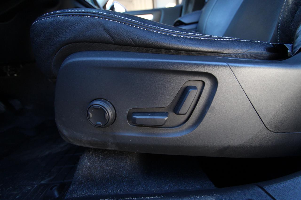 2020 Volvo XC40 T5 MOMENTUM - ALL WHEEL DRIVE Photo