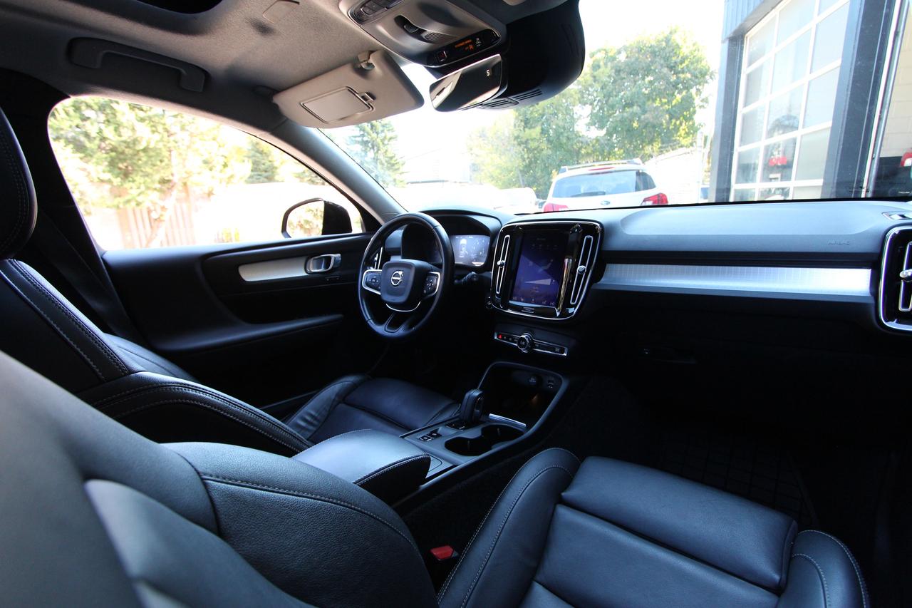 2020 Volvo XC40 T5 MOMENTUM - ALL WHEEL DRIVE Photo