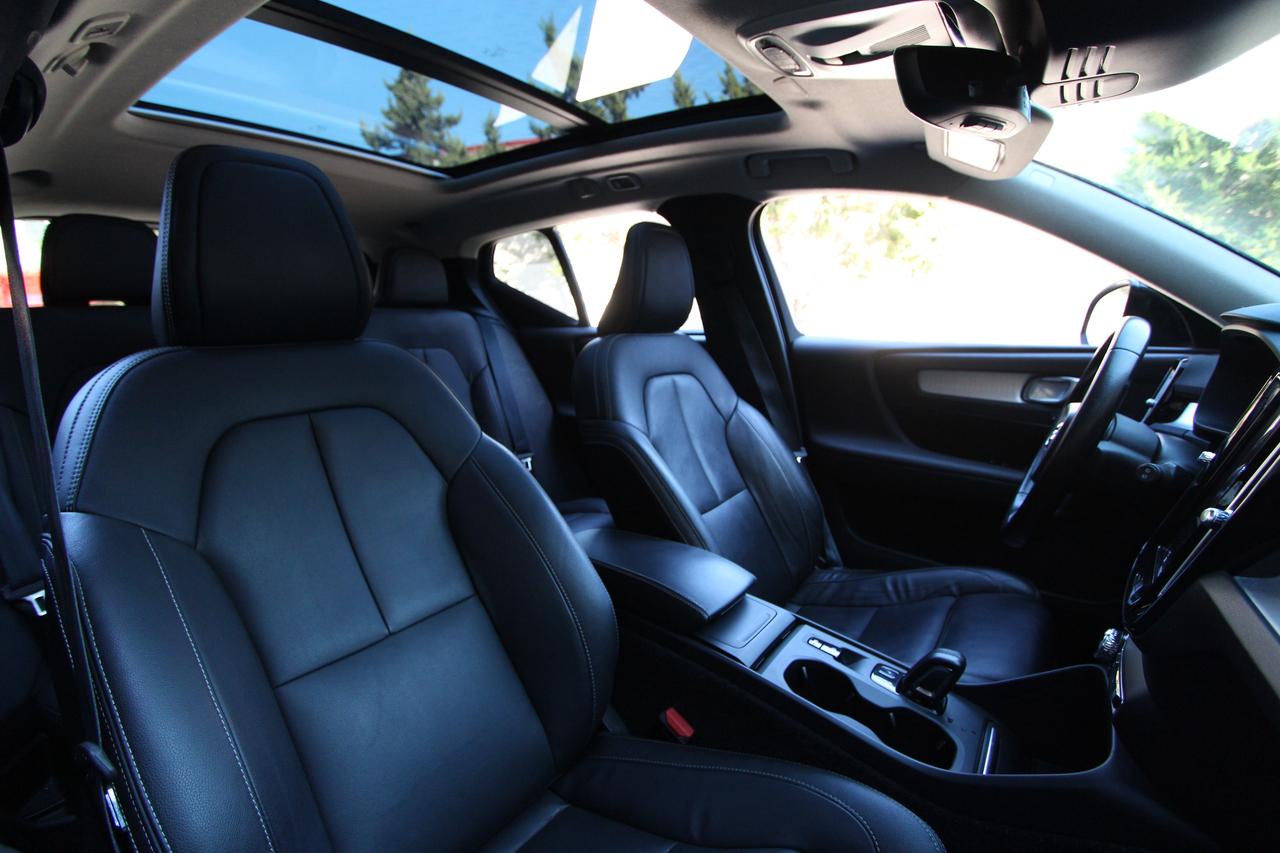 2020 Volvo XC40 T5 MOMENTUM - ALL WHEEL DRIVE Photo