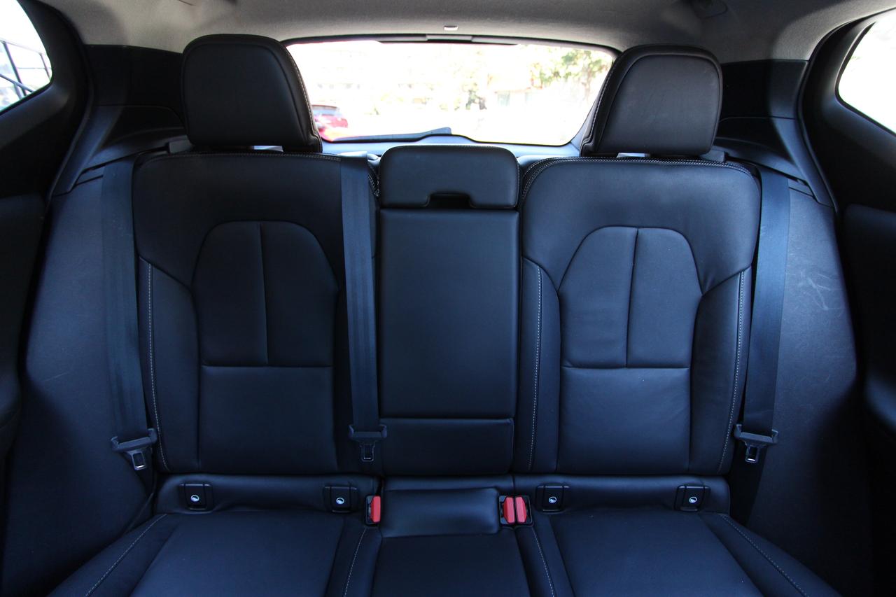 2020 Volvo XC40 T5 MOMENTUM - ALL WHEEL DRIVE Photo