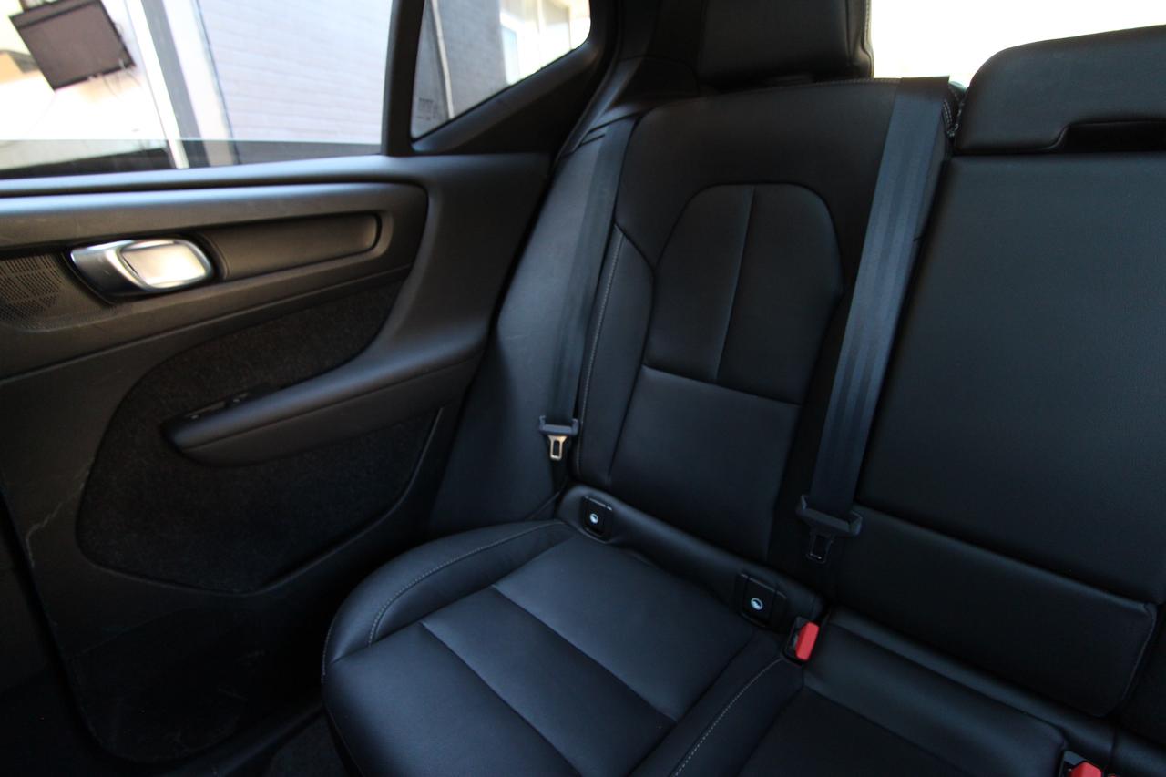 2020 Volvo XC40 T5 MOMENTUM - ALL WHEEL DRIVE Photo