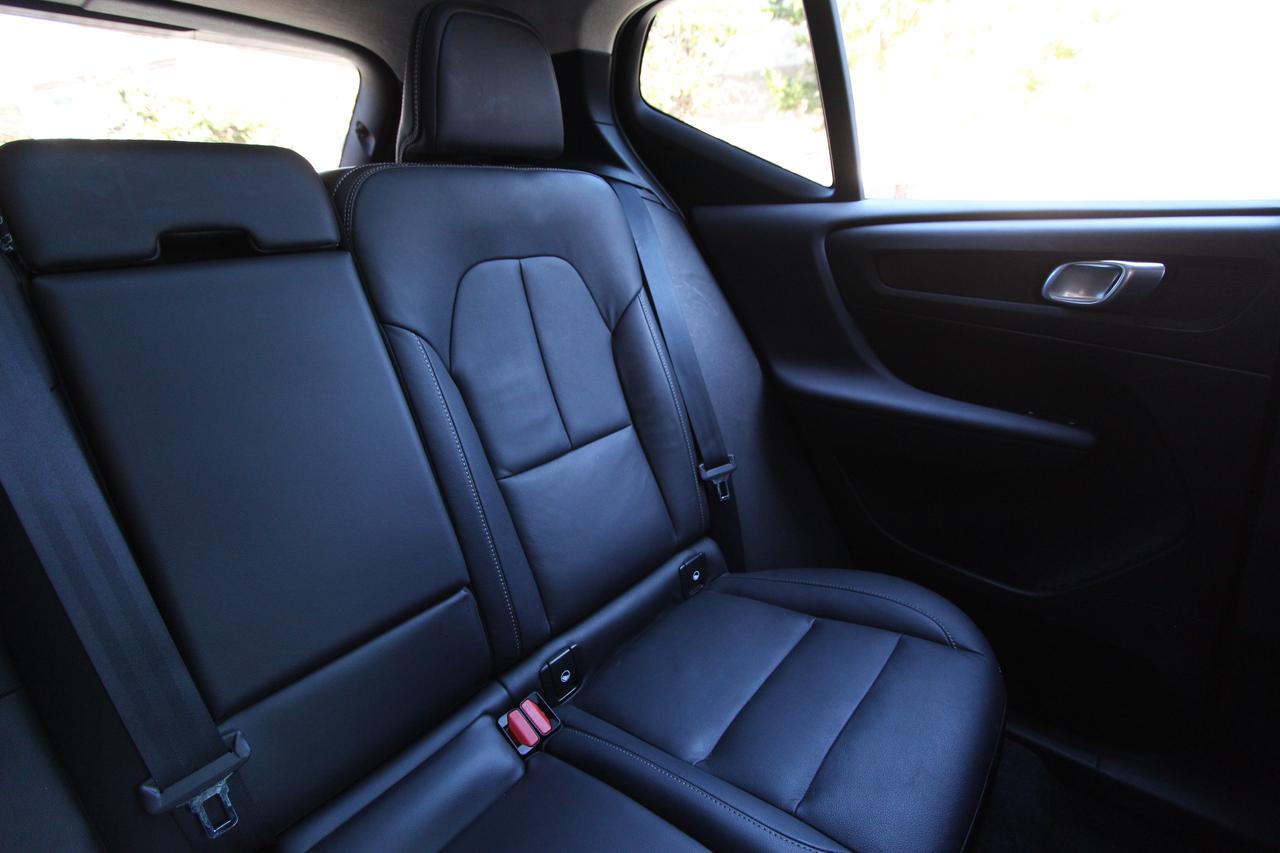 2020 Volvo XC40 T5 MOMENTUM - ALL WHEEL DRIVE Photo