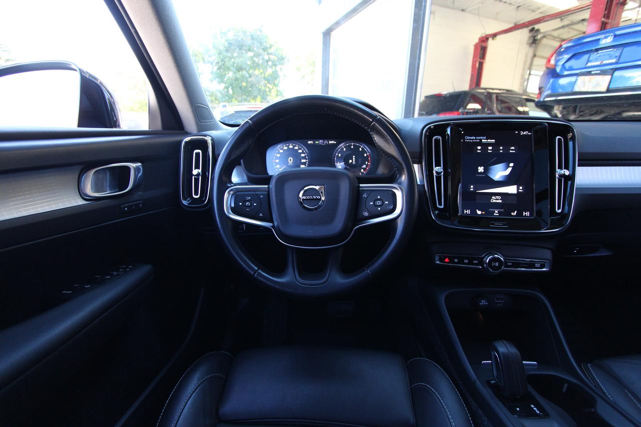2020 Volvo XC40 T5 MOMENTUM - ALL WHEEL DRIVE Photo